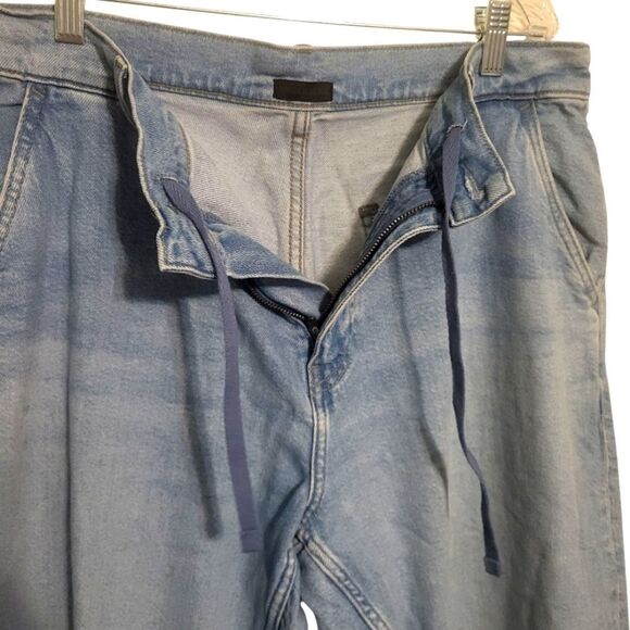 Uniqlo Relaxed Fit Light Blue Men's Drawstring Jeans, Waist 33-36 inches - Picture 3 of 8